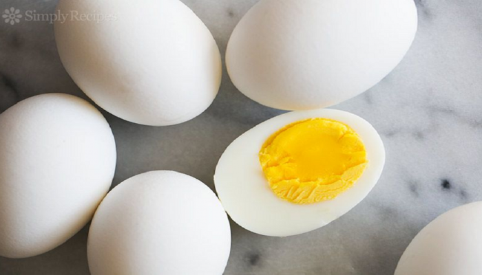 Egg price | अंड्याच्या दरांत मोठी घसरण; 'इतक्या' रुपयांनी स्वस्त