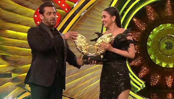 Bigg Boss 15 Finale : तेजस्वी प्रकाश विजेती, ट्रॉफीसोबत जिंकली एवढी रक्कम 