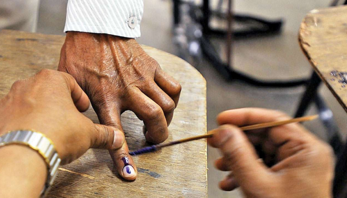 मतदान क्रेंदावरील '2 रुपया'च्या या नियमाबद्दल तुम्हाला माहितीय? मतदान करण्यापूर्वी जाणून घ्या माहिती