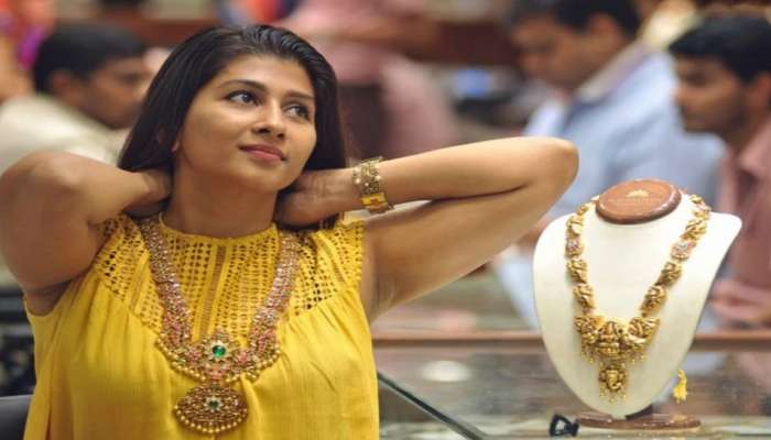 Gold Price Today : सोने-चांदीच्या दरात घसरण; जाणून घ्या आजचा भाव