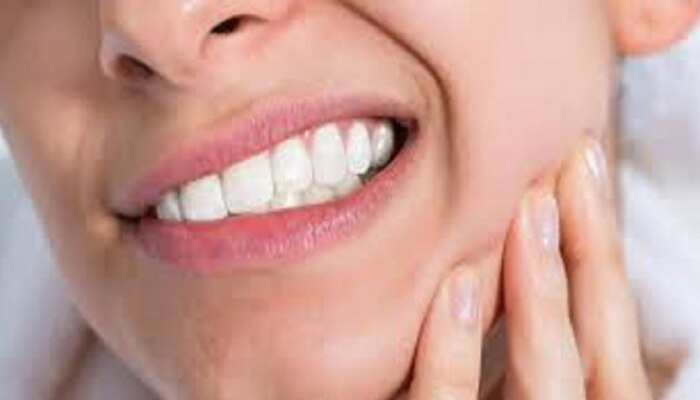 दातांच्या Sensitivity मुळे त्रस्त आहाता ? मग हे उपाय करुन पाहा तुम्हाला फायदा होईल