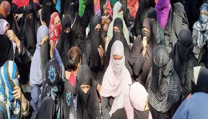 Hijab Controversy : &#039;हिजाब डे&#039;ला पोलिसांनी परवानगी नाकारली, शक्तिप्रदर्शन करणाऱ्यांवर गुन्हा