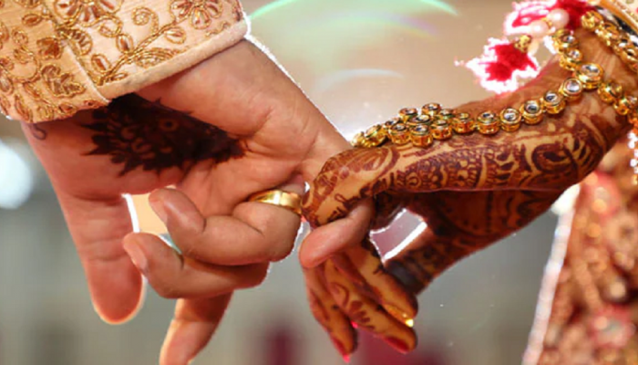 Valentine's Day च्या दिवशी प्रसिद्ध अभिनेत्रीनं बांधली लग्नगाठ, पतीच्या निधनानं आज ती मात्र एकटी