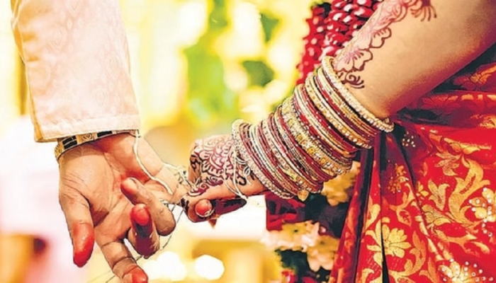 लग्नपत्रिकेवर नवरदेवनं छापली अशी गोष्ट, पाहून सगळेच थक्क; पाहा फोटो