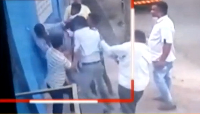क्षुल्लक कारणावर वसईत दोन गटात फ्री स्टाईल हाणामारी, मारहाणीचा VIDEO कॅमेरात कैद