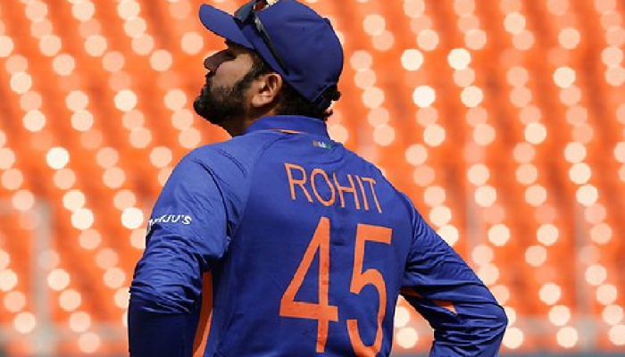 IND vs WI : रागाच्या भरात रोहितने केलं असं कृत्य; सोशल मीडियावरून होतेय टीका