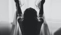 महिलांचे न्यूड्स 'या' ठिकाणी अजूनही शेअर केले जातात ; एकच खळबळ