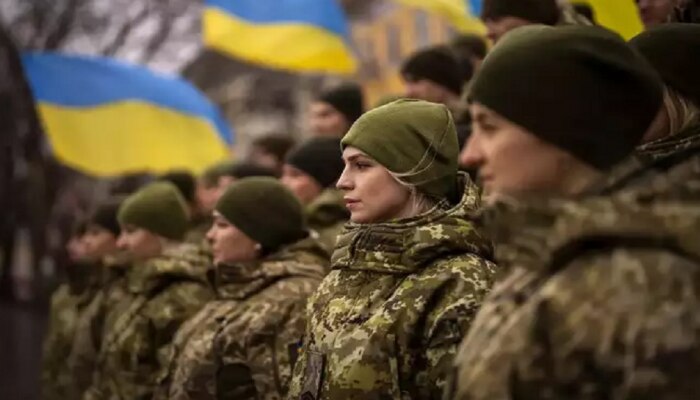 Russia - Ukraine conflict : युक्रेनच्या महिला झाल्या रणरागिणी; मोडणार रशियाचा कणा