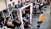 जिममध्ये 180 किलो वजन उचलायल्या गेलेल्या महिलेसोबत घडली धक्कादायक घटना, पाहा