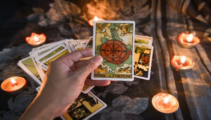 Tarot Card Reader : २ राशींच्या लोकांना मिळणार गोड बातमी 