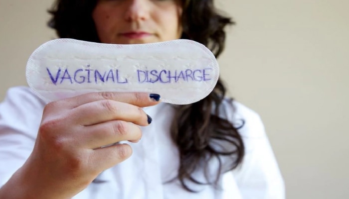 केवळ पांढराच नाही तर या रंगाचाही होतो Vaginal discharge!