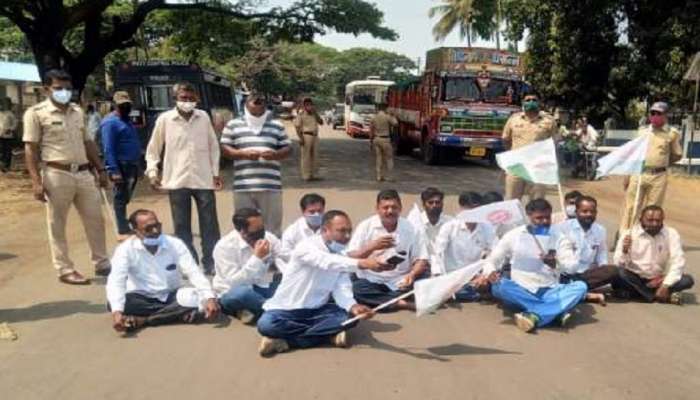 स्वाभिमानी शेतकरी संघटनेचा चक्काजाम, कोल्हापूर-रत्नागिरी मार्ग रोखला