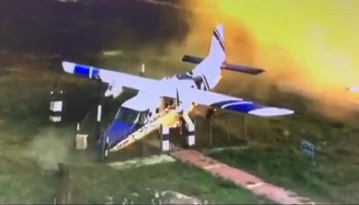 थरारक VIDEO! इंजिन फेल झाल्याने धावपट्टीवरुन घसरलं विमान, जवानांनी धावत्या विमानातून मारल्या उड्या