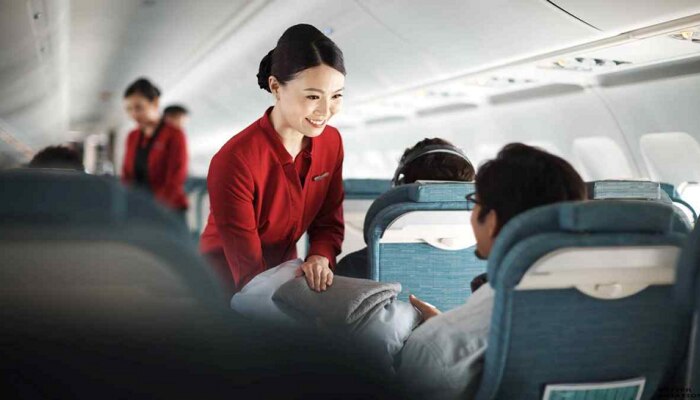 Fact about Flight : विमानात अटेंडेंट म्हणून महिलाच का काम करतात? सौंदर्याशिवाय ही आहेत यामागील कारणं