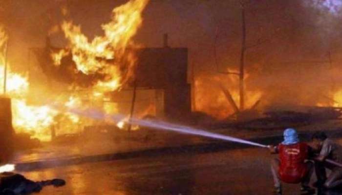 गोकुळपुरी परिसरातील झोपडपट्टीला आग, ७ लोकांचा मृत्यू 