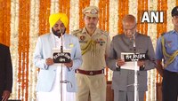 भगवंत मान यांनी घेतली पंजाबच्या मुख्यमंत्रीपदाची शपथ, बनले दुसरे सर्वात युवा CM