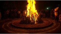 होलिका दहनाच्या दिवशी 'या' चुका अजिबातच करू नका, नाहीतर आयुष्यभर... 