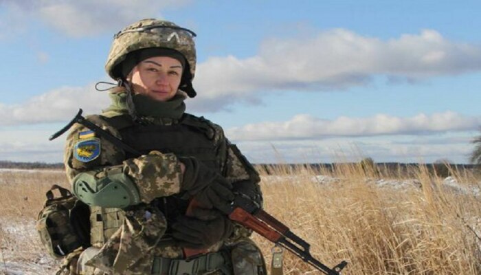 Russia Ukraine War : युद्धभूमीत युक्रेनच्या महिला सैनिकाचा अखेरचा श्वास; कुटुंबीय पार्थिवाच्या प्रतीक्षेत 