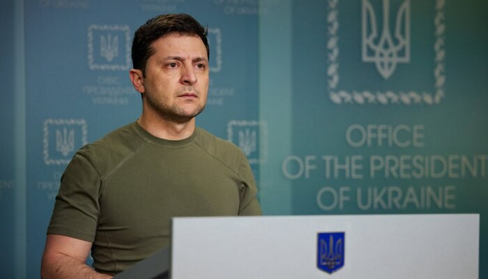युद्ध सुरू झाल्यापासून युक्रेनचे राष्ट्रपती फक्त हिरवा टी-शर्टच का घालतात?