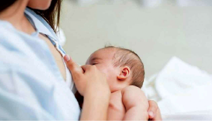 पहिल्यांदा स्तनपान करताना ब्रेस्टमध्ये कोणते बदल होतात?