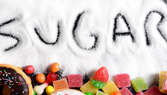 साखर खरोखरच हानिकारक आहे का? तज्ञांकडून जाणून घ्या गोड खाण्याची योग्य पद्धत