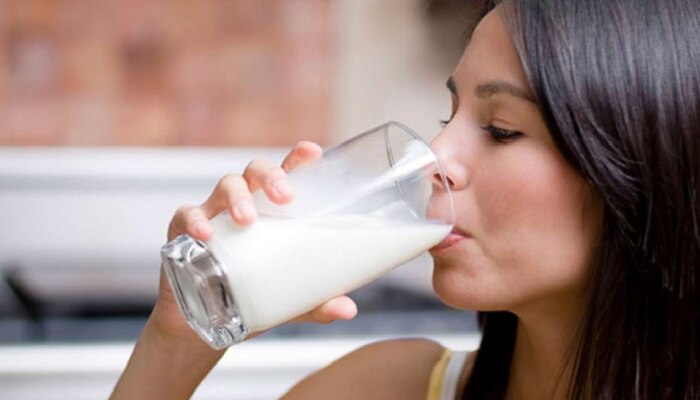 &#039;या&#039; 5 समस्यांनी ग्रस्त असलेल्यांनी दूध प्यावं की नाही? अपुरं ज्ञान ठरू शकतं घातक!