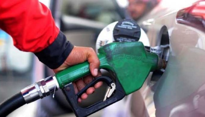 गाडीमधील पेट्रोल किंवा डिझेलची टाकी फुल करणं धोकादायक? इंडियन ऑइलकडून सत्य समोर