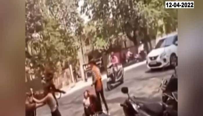 Nagpur Girls Fight On Road 