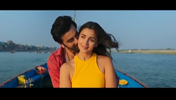 Ranbir and Alia यांना  लग्नाआधीचं मिळालं लाखामोलाचं गिफ्ट, कोणी दिलयं माहितीये?