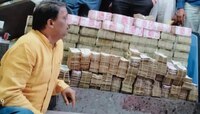 गुटखा व्यापाऱ्याच्या बेडमध्ये सापडली कोट्यवधीची रोकड, नोटा मोजण्यासाठी मागवली मशीन