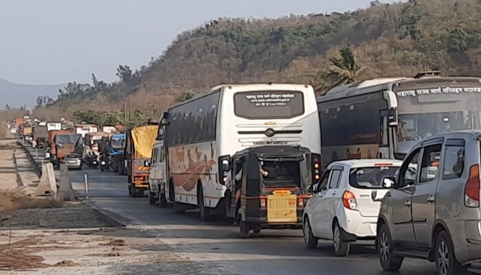 रुंदीकरणाच्या अर्धवट कामांचा फटका,  मुंबई-गोवा महामार्गावर वाहतूक कोंडी