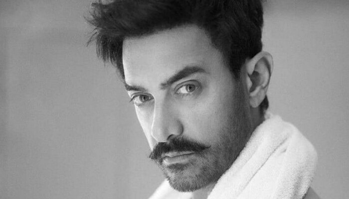 Aamir Khan मुलासोबत घेतोय &#039;या&#039; गोष्टीची चव...  फोटो व्हायरल