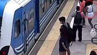 नशीब म्हणतात ते हेच का? रेल्वे रुळावर अचानक बेशुद्ध पडलेल्या महिलेचा व्हिडीओ व्हायरल