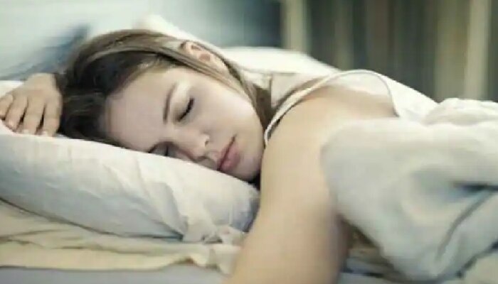 तुम्हीही Oversleeping करताय? पण किती वेळ झोपणं म्हणजे ओव्हरस्लिपिंग? जाणून घ्या 