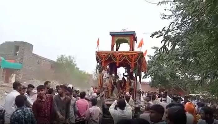 दोन वर्षांनी भरलेल्या यात्रेला गालबोट, रथाच्या चकाखाली चिरडून 14 वर्षीय मुलाचा मृत्यू