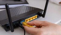 घरातलं WiFi वापरण्याची योग्य पद्धत माहितये? हे वाचा, नाहीतर मोठी किंमत फेडावी लागेल