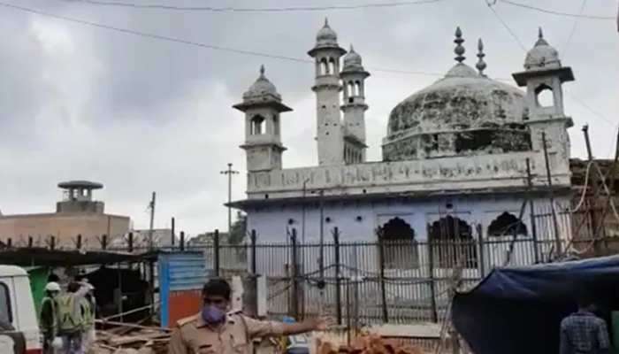 आता या ठिकाणी पेटला मशीद-मंदिराचा वाद, मशीद कमिटीने अधिकाऱ्यांना सर्वेक्षणापासून रोखलं