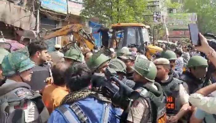 Shaheen Bagh : शाहीनबागमध्ये पुन्हा राडा, अतिक्रमणावर कारवाई दरम्यान लोकं उतरले रस्त्यावर