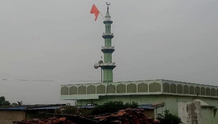 Saffron Flag on Mosque: लाऊडस्पीकर वादात मशीदीवर लावला झेंडा, पोलीस आरोपींच्या मागावर