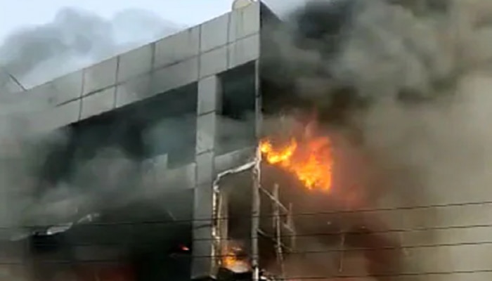 दिल्लीत अग्नितांडव, इमारतीला भीषण आग, 20 जणांचा दुर्देवी मृत्यू 