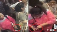 Video : हुशार काकूने दुकानातून असा मोबाईल चोरला, पाहून डोळ्यांवर विश्वास बसणार नाही