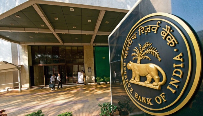 एफडी करण्याचा विचार करीत असाल तर थांबा; RBI ने नियमांमध्ये केले मोठे बदल