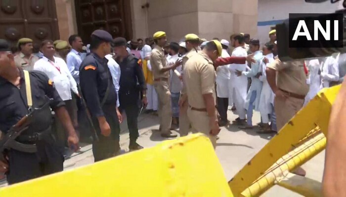 Gyanvapi Masjid परिसरात वातावरण तापलं, नमाज पठणासाठी नेहमीपेक्षा मोठी गर्दी