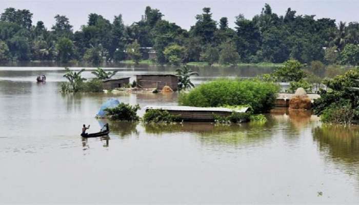 Flood News : अरे बापरे! 2251 गावे पुराच्या पाण्याखाली, 7.12 लाख लोक  प्रभावित 