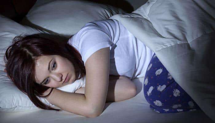 6 तासांपेक्षा कमी झोप घेत असाल तर सावधान, या आजारांना आमंत्रण देताय