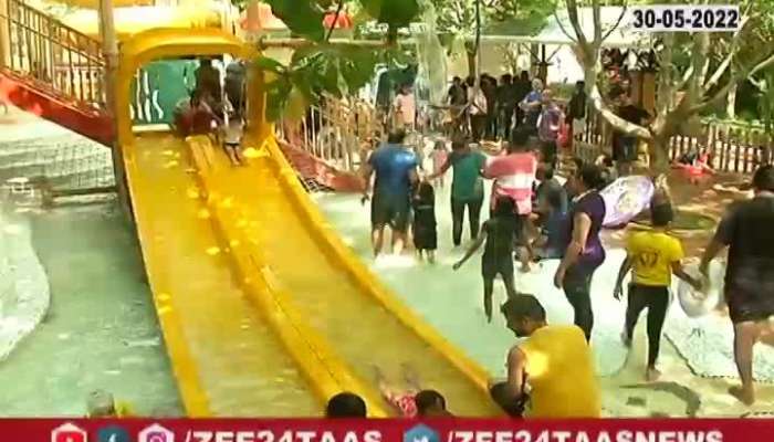 Crowds of tourists in the Water Kingdom to enjoy the weekend