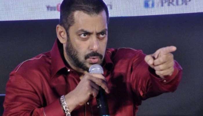 सलमान खान याची मुंबई विमानतळावर 'दबंगिरी', गिफ्ट देणाऱ्या चाहत्यासोबत असं काही केलं की... 