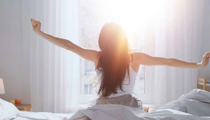 Healthy Morning tips : सकाळी उठल्यावर &#039;या&#039; पाच गोष्टी करा; संपूर्ण दिवस जाईल आनंदात 