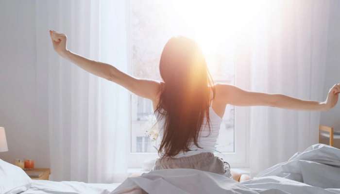Healthy Morning tips : सकाळी उठल्यावर 'या' पाच गोष्टी करा; संपूर्ण दिवस जाईल आनंदात 