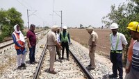 मोठी बातमी । घातपाताचा कट, रेल्वे पटरी उखडून टाकण्याचा डाव उधळला